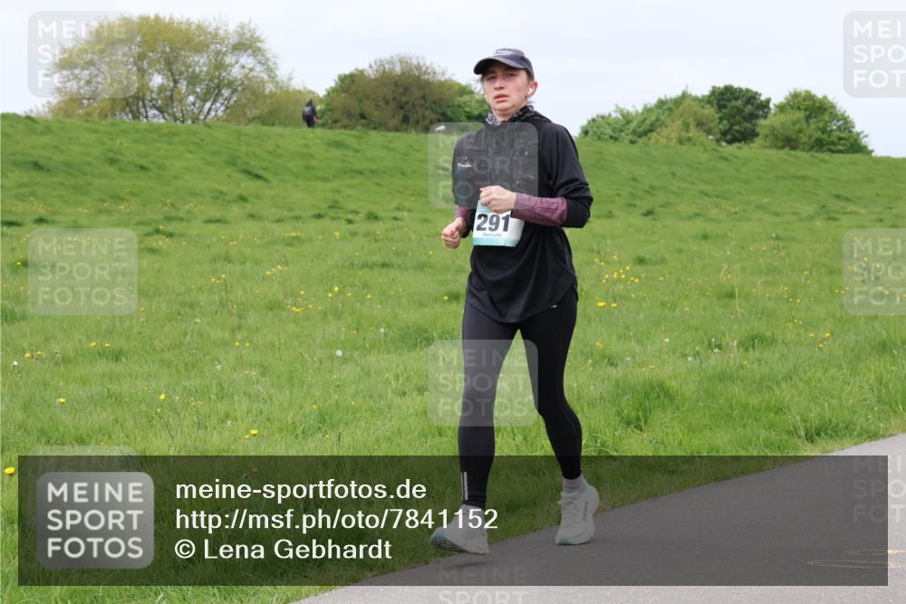 04.05.2025 - 8. Wedeler Halbmarathon Lena Gebhardt http://msf.ph/oto/7841152 04.05.2025 11:53:49 Laufen 291 meine-sportfotos.de