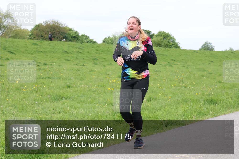 04.05.2025 - 8. Wedeler Halbmarathon Lena Gebhardt http://msf.ph/oto/7841175 04.05.2025 11:53:54 Laufen  meine-sportfotos.de