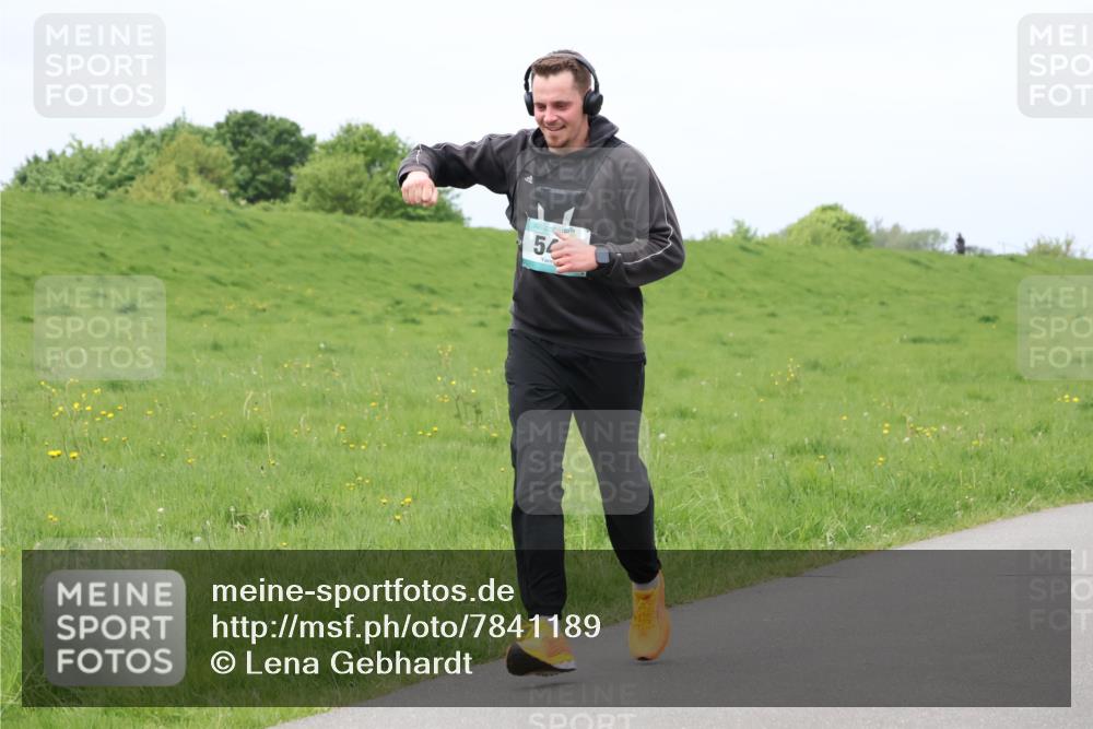 04.05.2025 - 8. Wedeler Halbmarathon Lena Gebhardt http://msf.ph/oto/7841189 04.05.2025 11:54:04 Laufen 50 meine-sportfotos.de