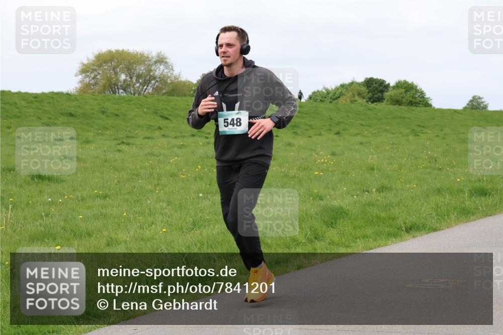 04.05.2025 - 8. Wedeler Halbmarathon Lena Gebhardt http://msf.ph/oto/7841201 04.05.2025 11:54:05 Laufen 548 meine-sportfotos.de