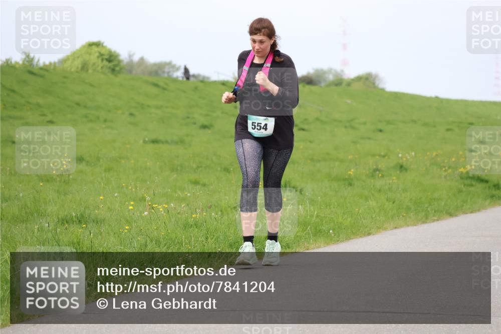 04.05.2025 - 8. Wedeler Halbmarathon Lena Gebhardt http://msf.ph/oto/7841204 04.05.2025 11:54:09 Laufen 554 meine-sportfotos.de