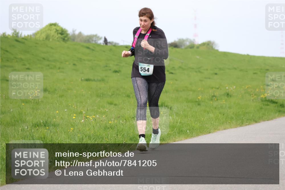 04.05.2025 - 8. Wedeler Halbmarathon Lena Gebhardt http://msf.ph/oto/7841205 04.05.2025 11:54:10 Laufen 554 meine-sportfotos.de