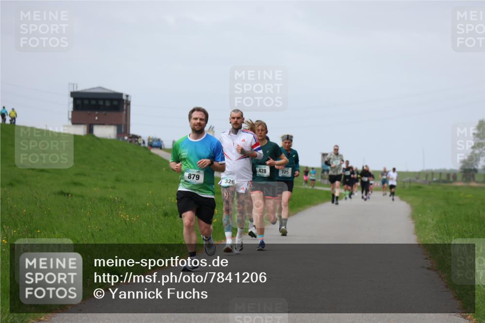 04.05.2025 - 8. Wedeler Halbmarathon Yannick Fuchs http://msf.ph/oto/7841206 04.05.2025 11:48:50 Laufen 879, 326, 1312, 428, 725 meine-sportfotos.de