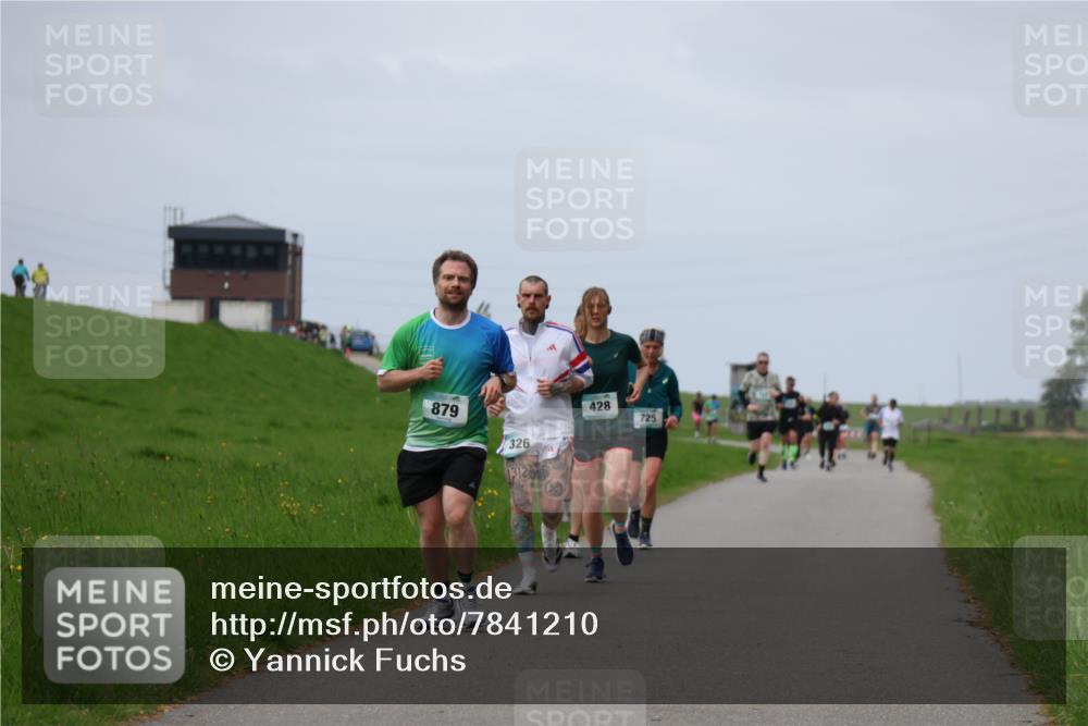 04.05.2025 - 8. Wedeler Halbmarathon Yannick Fuchs http://msf.ph/oto/7841210 04.05.2025 11:48:50 Laufen 428, 879, 725, 326, 1312 meine-sportfotos.de