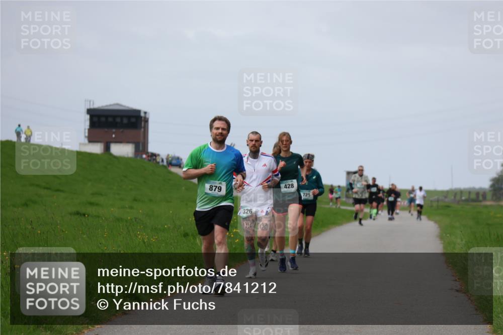 04.05.2025 - 8. Wedeler Halbmarathon Yannick Fuchs http://msf.ph/oto/7841212 04.05.2025 11:48:50 Laufen 879, 326, 1312, 428, 725 meine-sportfotos.de