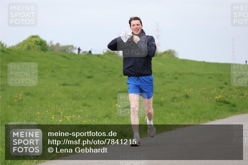 04.05.2025 - 8. Wedeler Halbmarathon Lena Gebhardt http://msf.ph/oto/7841215 04.05.2025 11:54:21 Laufen  meine-sportfotos.de
