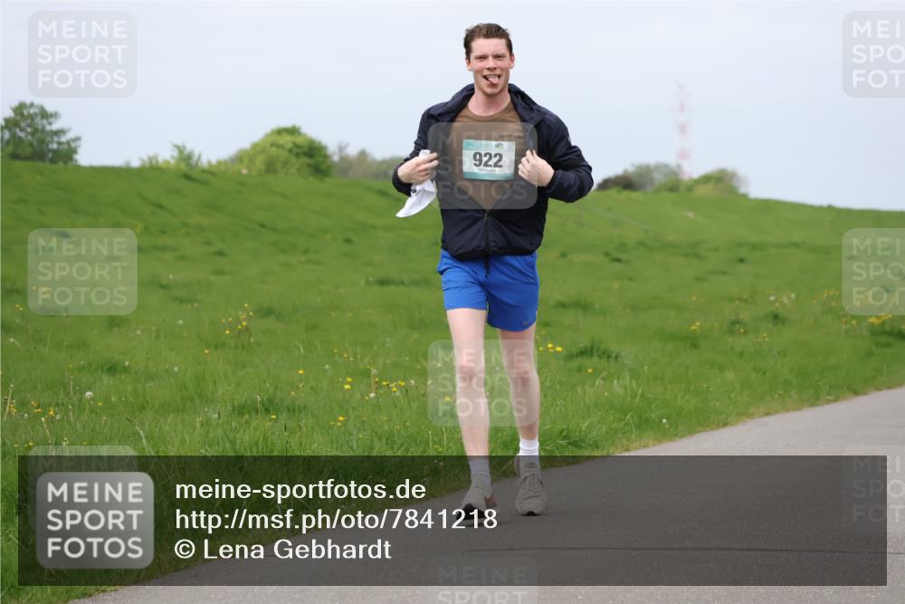 04.05.2025 - 8. Wedeler Halbmarathon Lena Gebhardt http://msf.ph/oto/7841218 04.05.2025 11:54:22 Laufen 922 meine-sportfotos.de