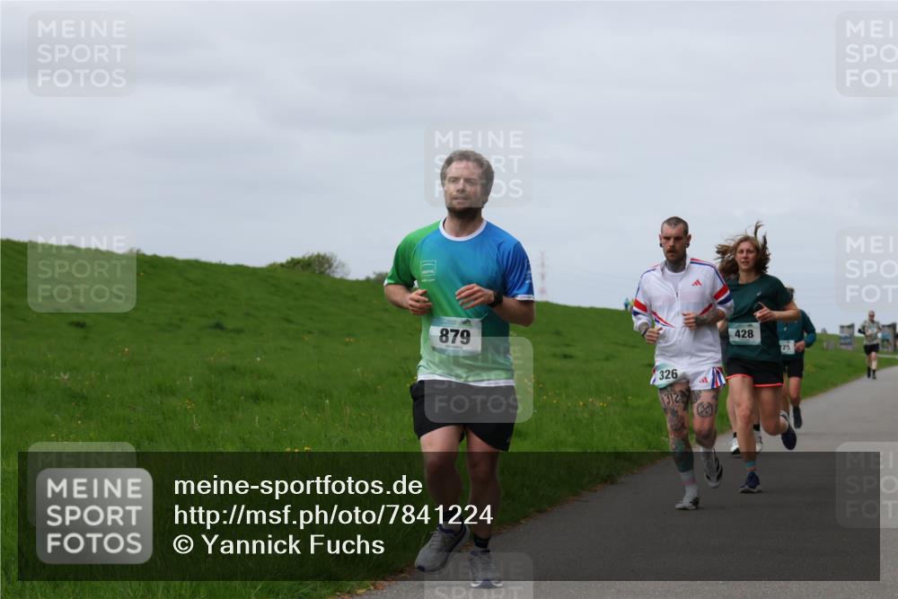 04.05.2025 - 8. Wedeler Halbmarathon Yannick Fuchs http://msf.ph/oto/7841224 04.05.2025 11:48:57 Laufen 879, 326, 1312, 428, 25 meine-sportfotos.de