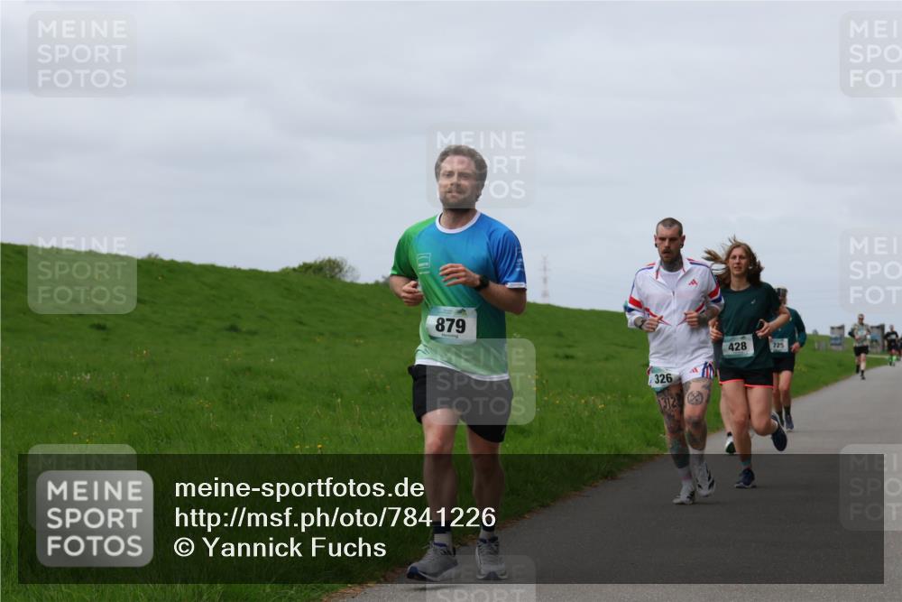 04.05.2025 - 8. Wedeler Halbmarathon Yannick Fuchs http://msf.ph/oto/7841226 04.05.2025 11:48:58 Laufen 879, 326, 1312, 428, 725 meine-sportfotos.de