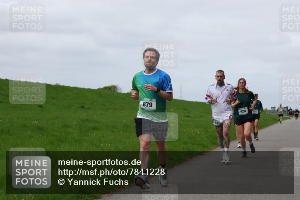 04.05.2025 - 8. Wedeler Halbmarathon Yannick Fuchs http://msf.ph/oto/7841228 04.05.2025 11:48:58 Laufen 879, 326, 428, 725 meine-sportfotos.de