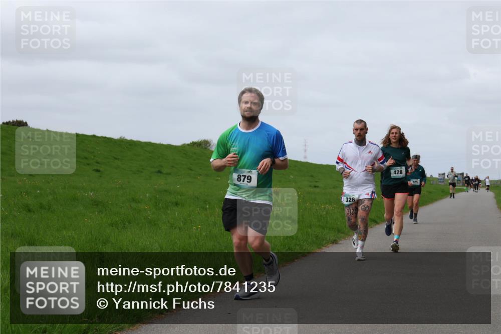 04.05.2025 - 8. Wedeler Halbmarathon Yannick Fuchs http://msf.ph/oto/7841235 04.05.2025 11:48:58 Laufen 879, 326, 1312, 428, 725 meine-sportfotos.de
