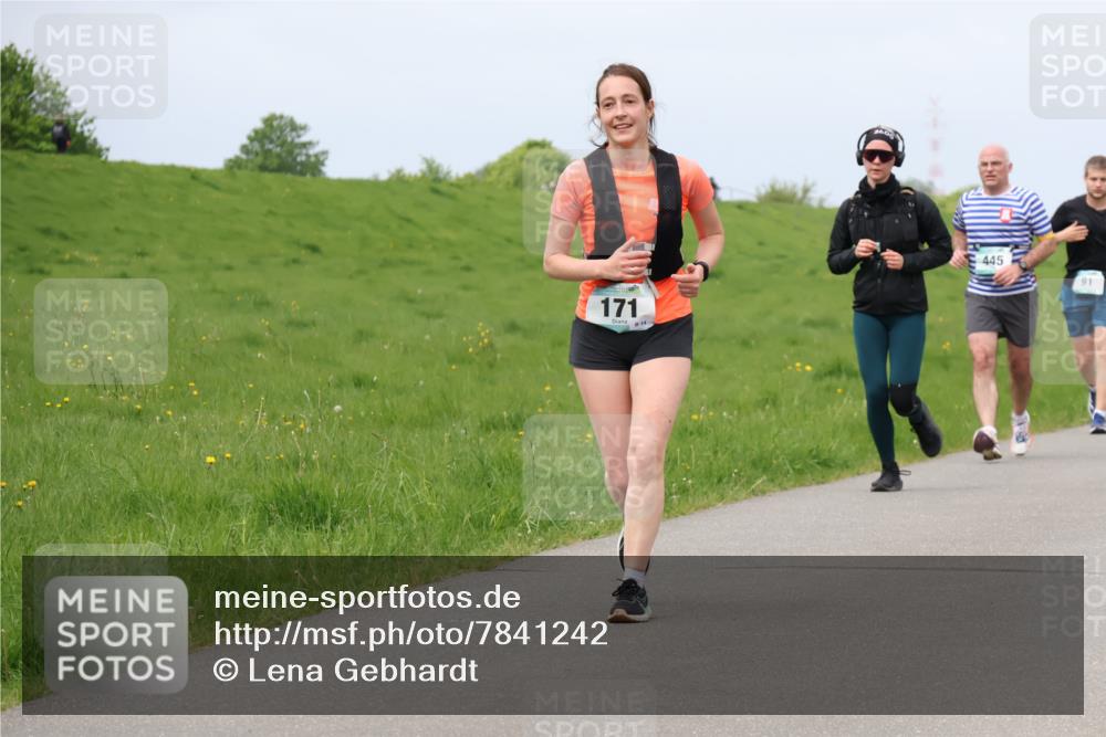 04.05.2025 - 8. Wedeler Halbmarathon Lena Gebhardt http://msf.ph/oto/7841242 04.05.2025 11:54:35 Laufen 171, 14, 445, 91 meine-sportfotos.de
