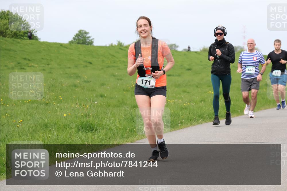 04.05.2025 - 8. Wedeler Halbmarathon Lena Gebhardt http://msf.ph/oto/7841244 04.05.2025 11:54:36 Laufen 171, 445, 91 meine-sportfotos.de
