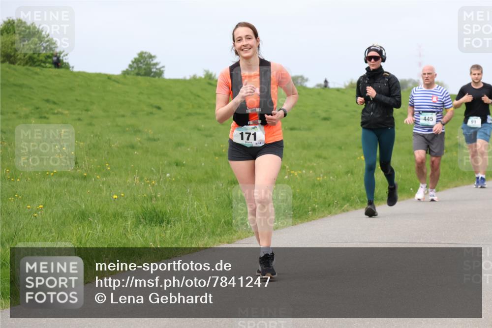 04.05.2025 - 8. Wedeler Halbmarathon Lena Gebhardt http://msf.ph/oto/7841247 04.05.2025 11:54:36 Laufen 171, 14, 445, 91 meine-sportfotos.de