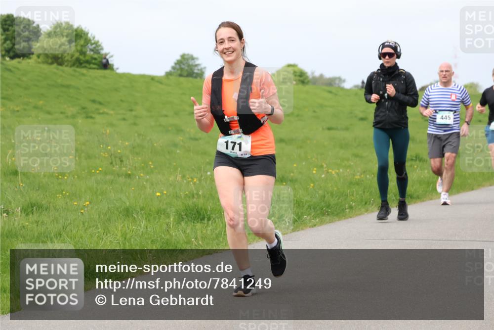 04.05.2025 - 8. Wedeler Halbmarathon Lena Gebhardt http://msf.ph/oto/7841249 04.05.2025 11:54:36 Laufen 171, 0, 445 meine-sportfotos.de