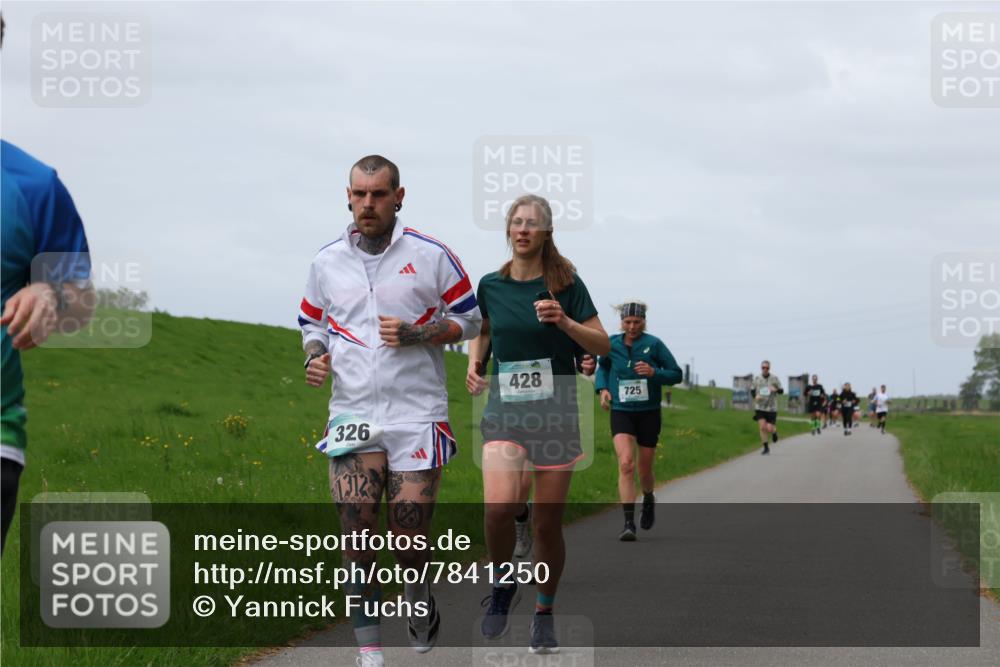 04.05.2025 - 8. Wedeler Halbmarathon Yannick Fuchs http://msf.ph/oto/7841250 04.05.2025 11:48:59 Laufen 326, 1312, 428, 725 meine-sportfotos.de