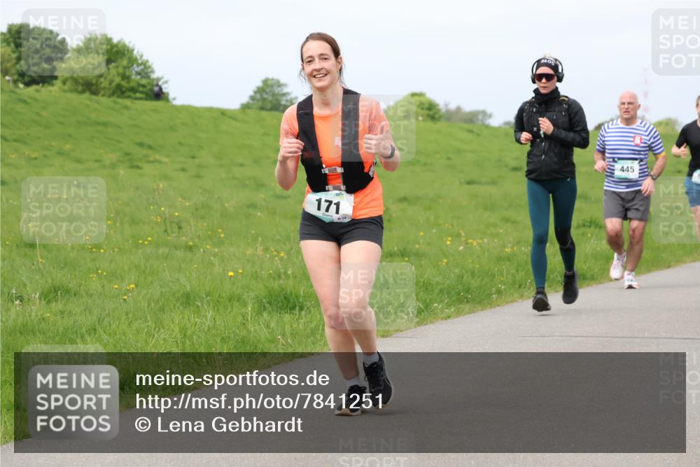 04.05.2025 - 8. Wedeler Halbmarathon Lena Gebhardt http://msf.ph/oto/7841251 04.05.2025 11:54:37 Laufen 171, 00, 445 meine-sportfotos.de