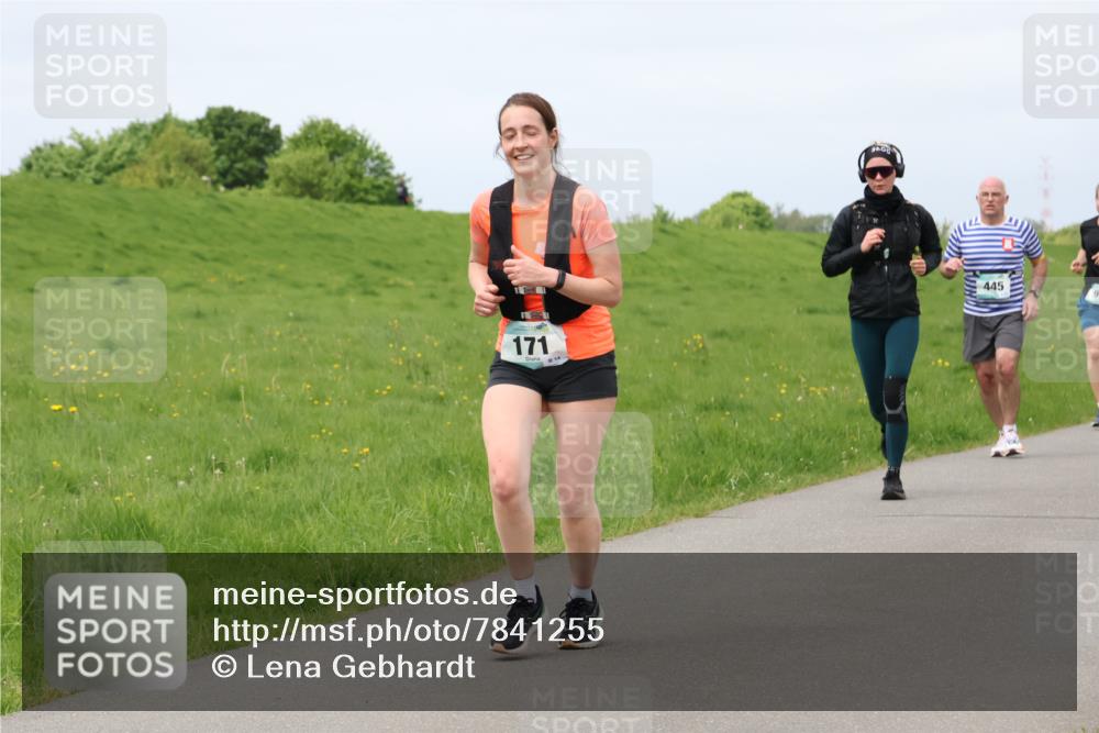 04.05.2025 - 8. Wedeler Halbmarathon Lena Gebhardt http://msf.ph/oto/7841255 04.05.2025 11:54:37 Laufen 171, 600, 445 meine-sportfotos.de