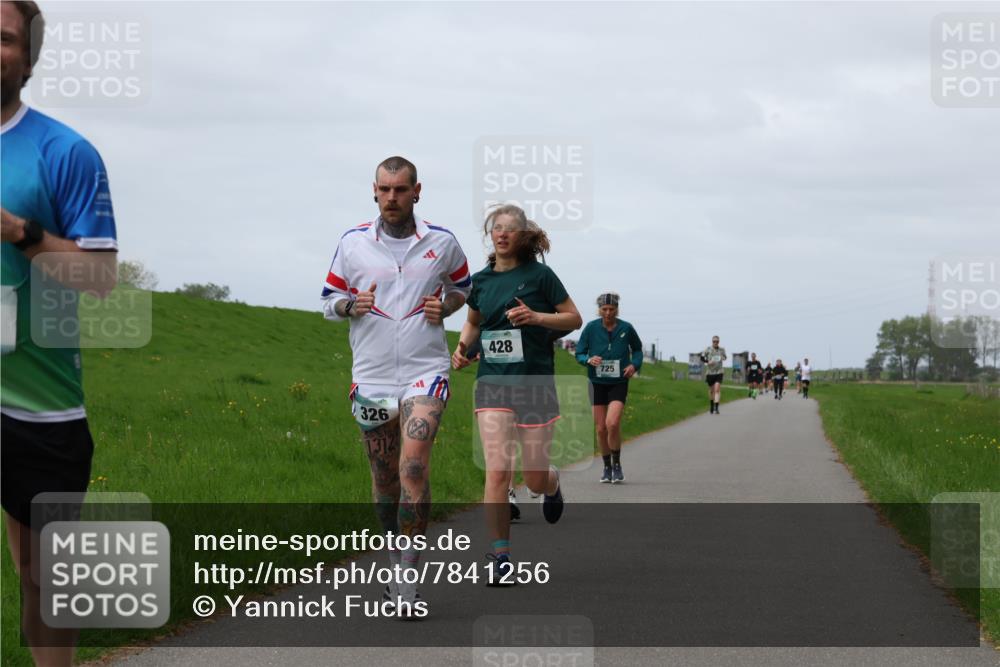 04.05.2025 - 8. Wedeler Halbmarathon Yannick Fuchs http://msf.ph/oto/7841256 04.05.2025 11:48:59 Laufen 326, 1312, 428, 725 meine-sportfotos.de