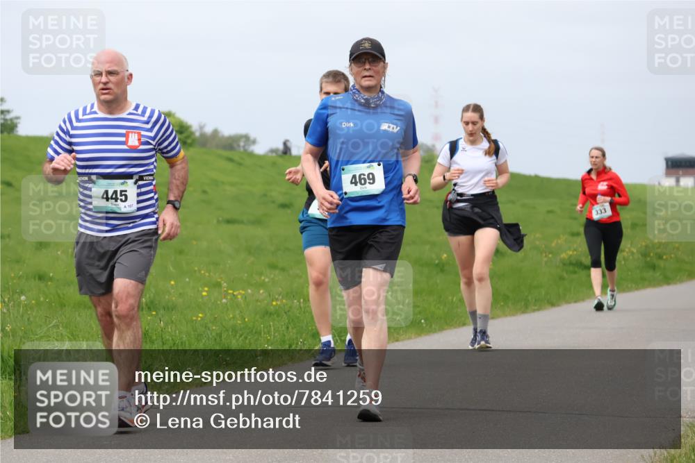 04.05.2025 - 8. Wedeler Halbmarathon Lena Gebhardt http://msf.ph/oto/7841259 04.05.2025 11:54:40 Laufen 445, 107, 469, 333 meine-sportfotos.de