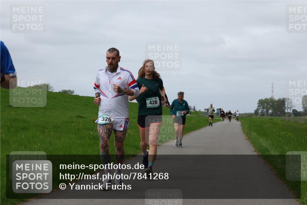 04.05.2025 - 8. Wedeler Halbmarathon Yannick Fuchs http://msf.ph/oto/7841268 04.05.2025 11:48:59 Laufen 326, 1312, 428, 725 meine-sportfotos.de