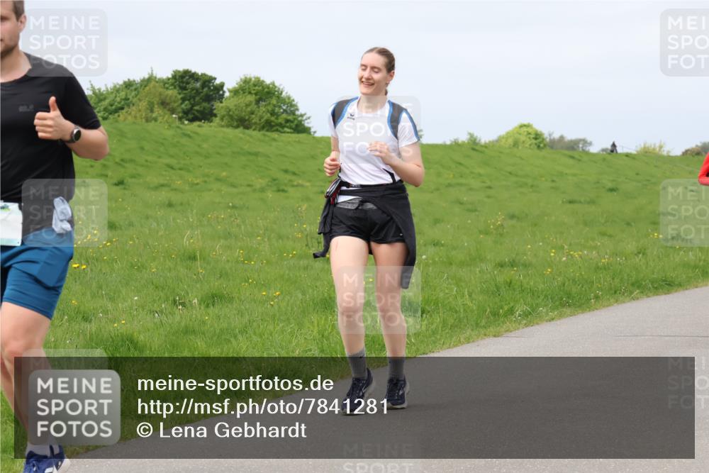 04.05.2025 - 8. Wedeler Halbmarathon Lena Gebhardt http://msf.ph/oto/7841281 04.05.2025 11:54:44 Laufen  meine-sportfotos.de