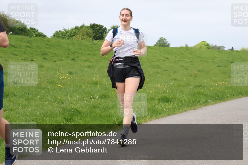 04.05.2025 - 8. Wedeler Halbmarathon Lena Gebhardt http://msf.ph/oto/7841286 04.05.2025 11:54:45 Laufen  meine-sportfotos.de