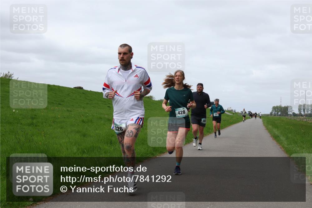 04.05.2025 - 8. Wedeler Halbmarathon Yannick Fuchs http://msf.ph/oto/7841292 04.05.2025 11:49:01 Laufen 326, 428, 991, 725 meine-sportfotos.de