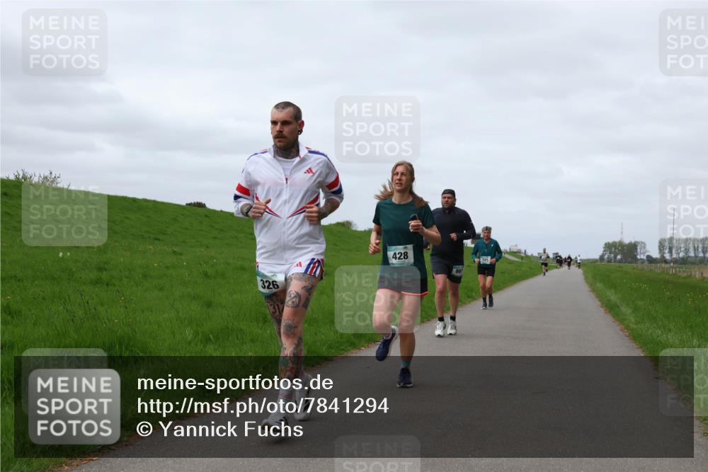 04.05.2025 - 8. Wedeler Halbmarathon Yannick Fuchs http://msf.ph/oto/7841294 04.05.2025 11:49:01 Laufen 326, 1317, 428, 997 meine-sportfotos.de