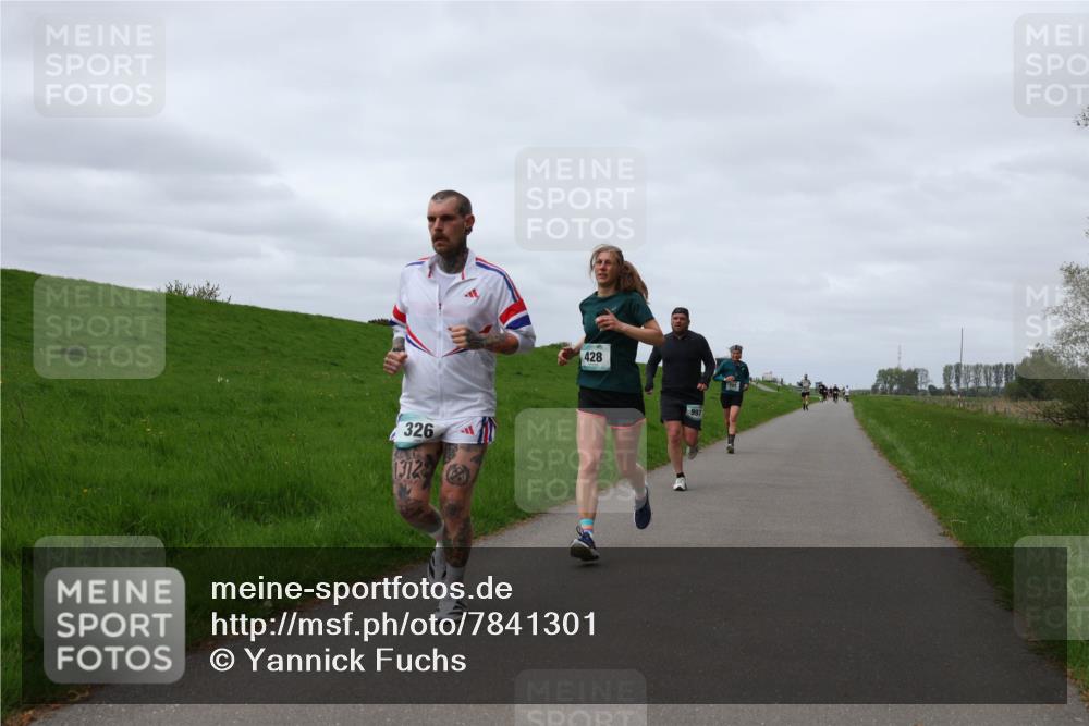 04.05.2025 - 8. Wedeler Halbmarathon Yannick Fuchs http://msf.ph/oto/7841301 04.05.2025 11:49:01 Laufen 326, 1312, 428, 997 meine-sportfotos.de