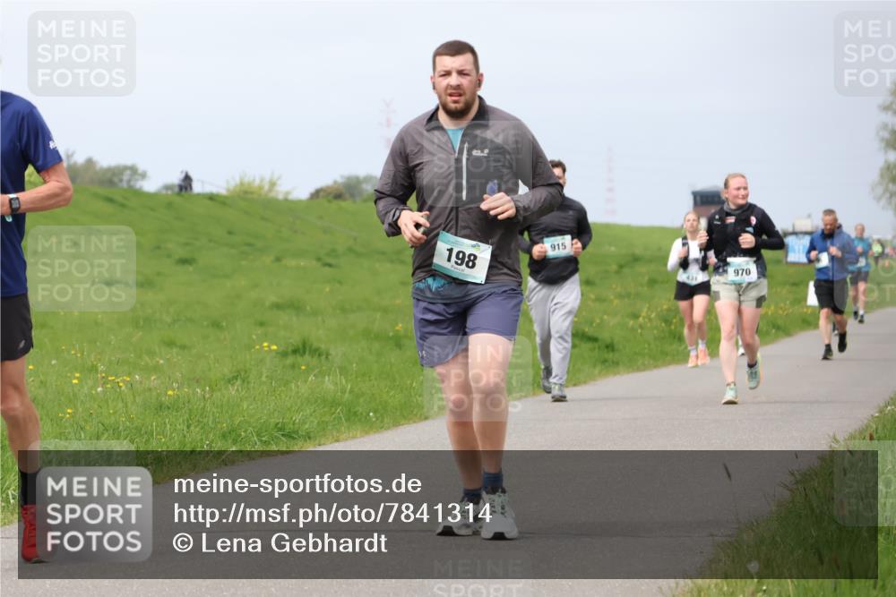 04.05.2025 - 8. Wedeler Halbmarathon Lena Gebhardt http://msf.ph/oto/7841314 04.05.2025 11:54:57 Laufen 198, 915, 970 meine-sportfotos.de