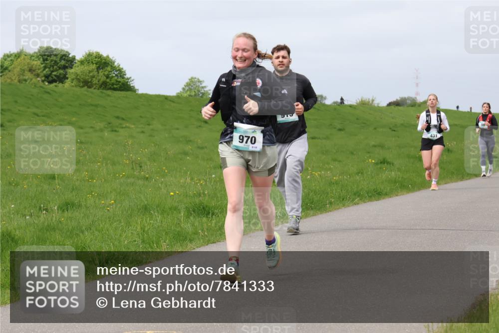 04.05.2025 - 8. Wedeler Halbmarathon Lena Gebhardt http://msf.ph/oto/7841333 04.05.2025 11:55:04 Laufen 970, 68, 431 meine-sportfotos.de