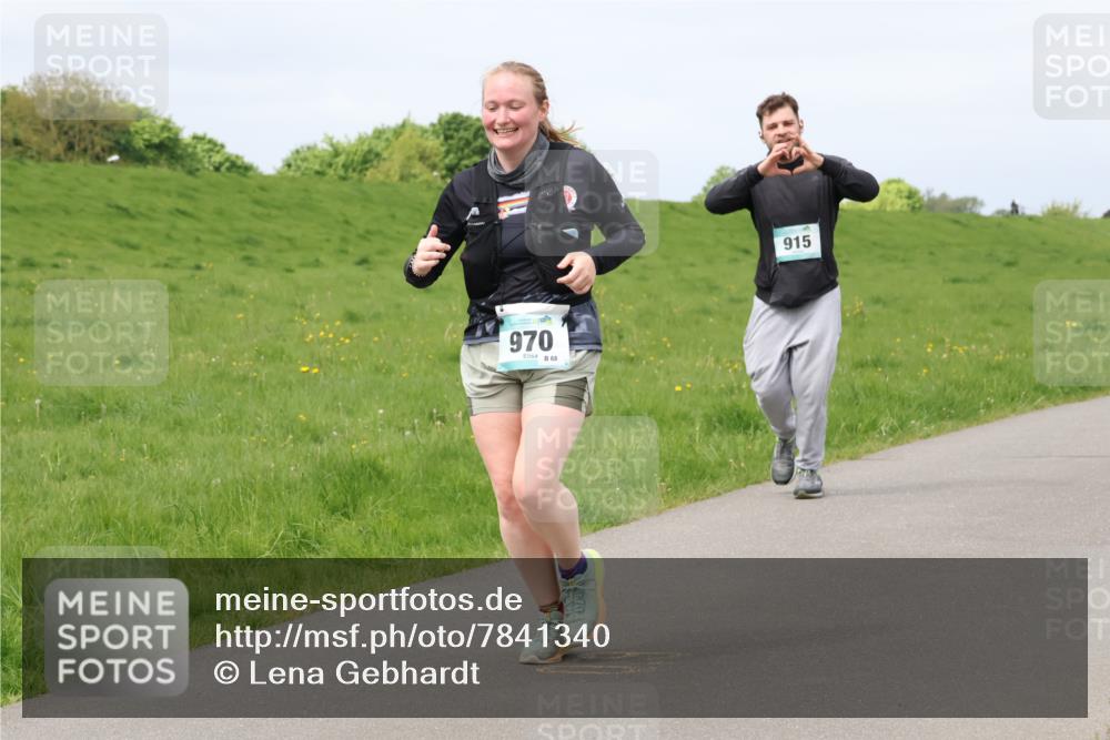 04.05.2025 - 8. Wedeler Halbmarathon Lena Gebhardt http://msf.ph/oto/7841340 04.05.2025 11:55:05 Laufen 970, 68, 915 meine-sportfotos.de