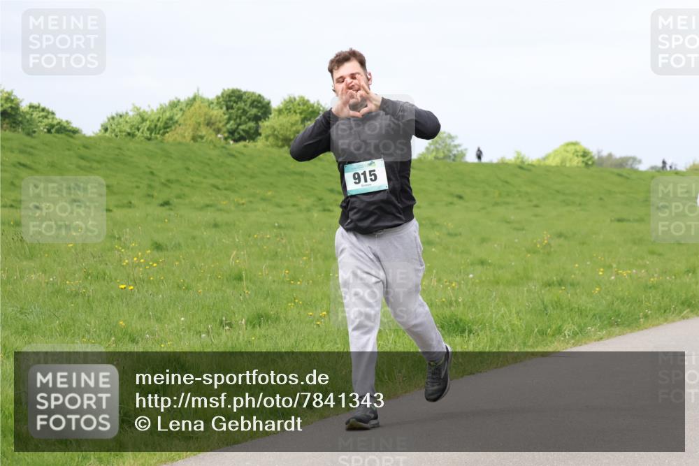 04.05.2025 - 8. Wedeler Halbmarathon Lena Gebhardt http://msf.ph/oto/7841343 04.05.2025 11:55:06 Laufen 915 meine-sportfotos.de