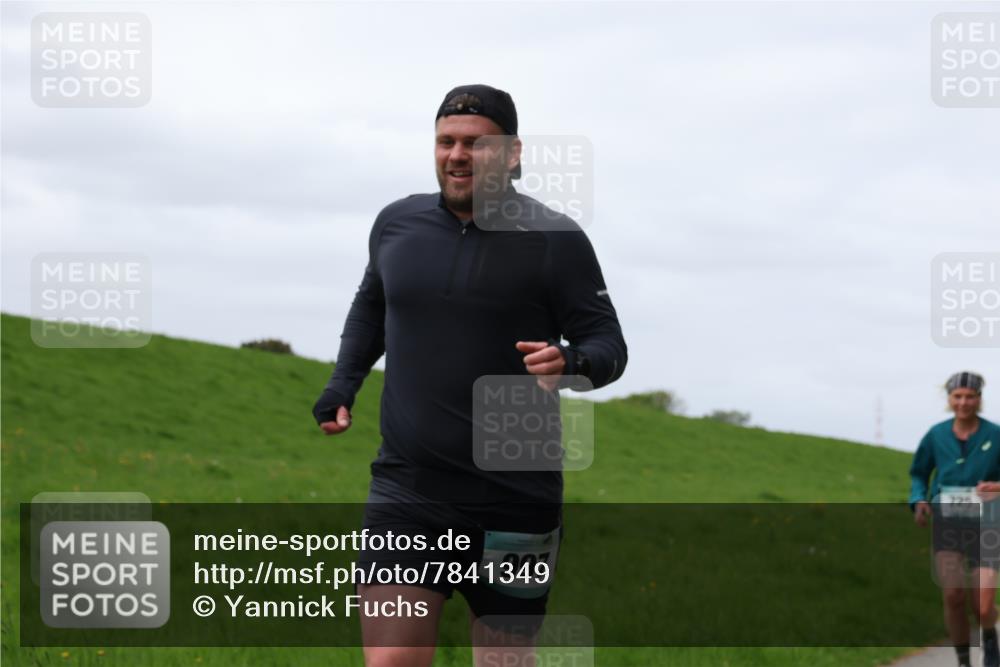 04.05.2025 - 8. Wedeler Halbmarathon Yannick Fuchs http://msf.ph/oto/7841349 04.05.2025 11:49:03 Laufen 997, 725 meine-sportfotos.de