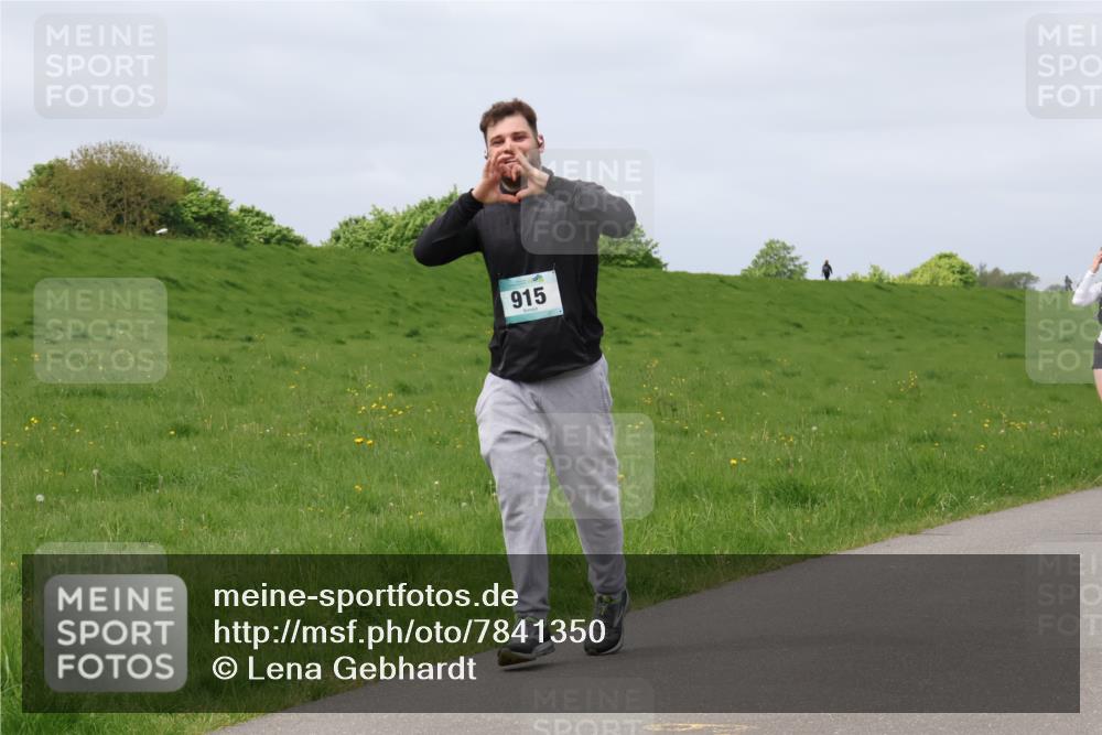 04.05.2025 - 8. Wedeler Halbmarathon Lena Gebhardt http://msf.ph/oto/7841350 04.05.2025 11:55:06 Laufen 915 meine-sportfotos.de