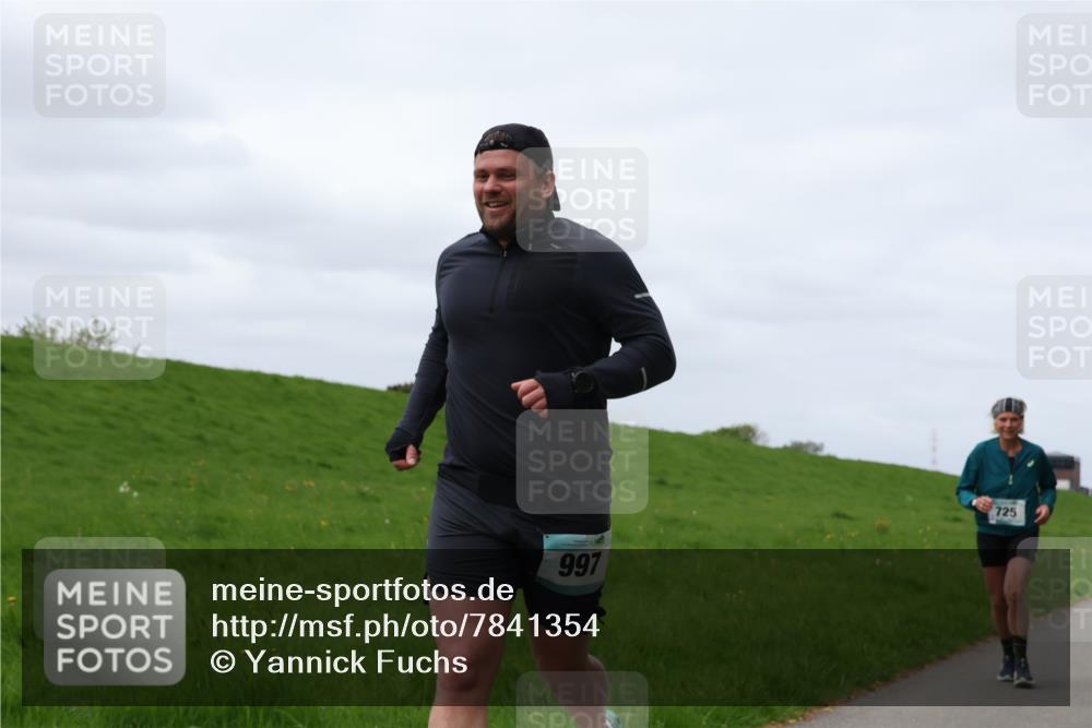 04.05.2025 - 8. Wedeler Halbmarathon Yannick Fuchs http://msf.ph/oto/7841354 04.05.2025 11:49:03 Laufen 997, 725 meine-sportfotos.de