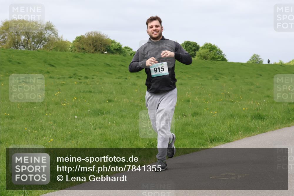 04.05.2025 - 8. Wedeler Halbmarathon Lena Gebhardt http://msf.ph/oto/7841355 04.05.2025 11:55:07 Laufen 915 meine-sportfotos.de