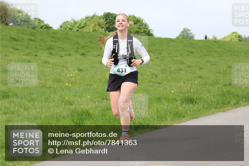 04.05.2025 - 8. Wedeler Halbmarathon Lena Gebhardt http://msf.ph/oto/7841363 04.05.2025 11:55:11 Laufen 431 meine-sportfotos.de