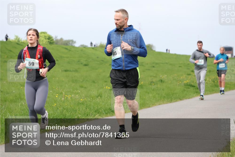 04.05.2025 - 8. Wedeler Halbmarathon Lena Gebhardt http://msf.ph/oto/7841365 04.05.2025 11:55:12 Laufen 59, 95, 17, 1002 meine-sportfotos.de