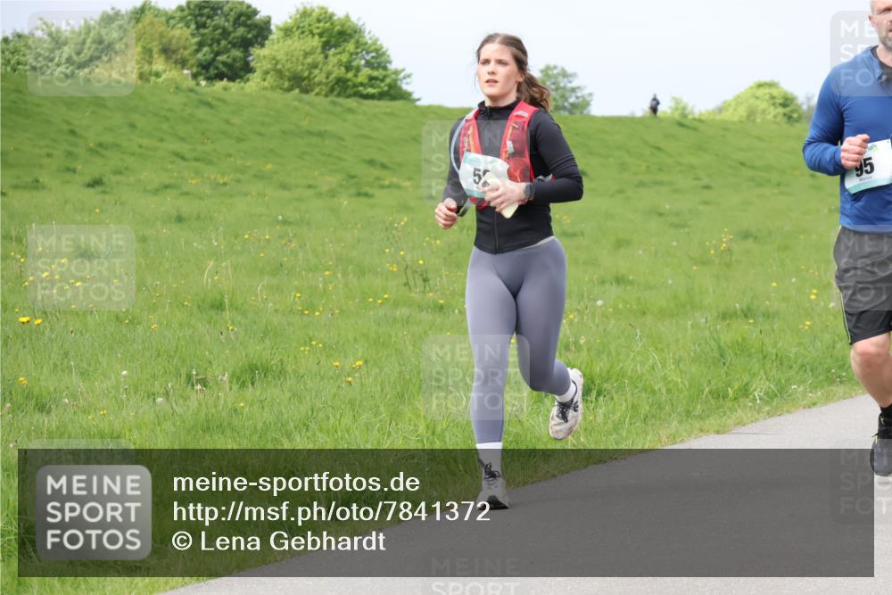 04.05.2025 - 8. Wedeler Halbmarathon Lena Gebhardt http://msf.ph/oto/7841372 04.05.2025 11:55:13 Laufen 56, 95 meine-sportfotos.de
