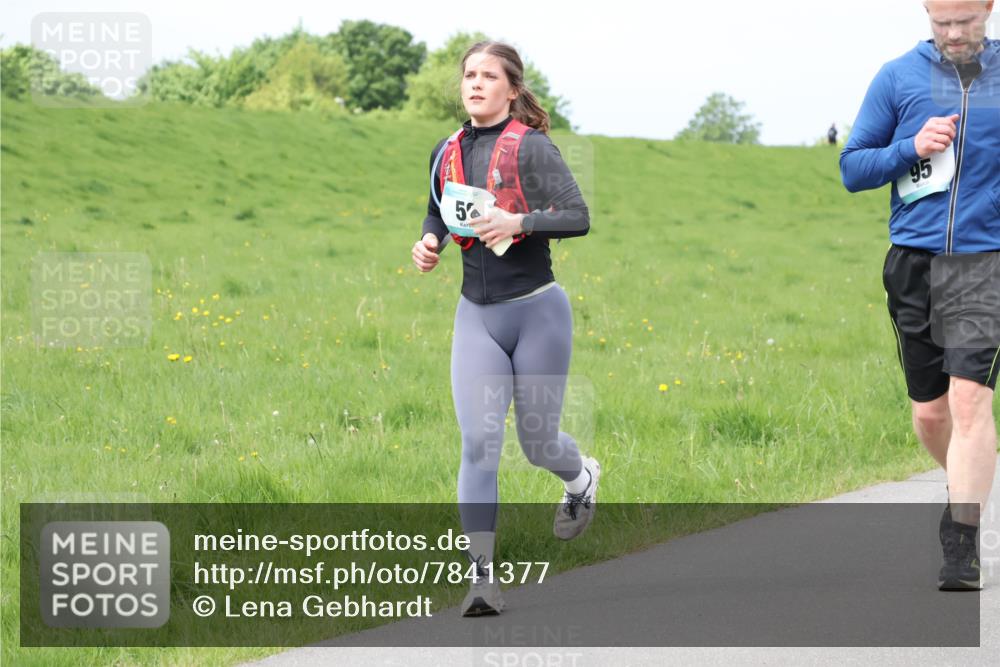 04.05.2025 - 8. Wedeler Halbmarathon Lena Gebhardt http://msf.ph/oto/7841377 04.05.2025 11:55:14 Laufen 5, 95 meine-sportfotos.de