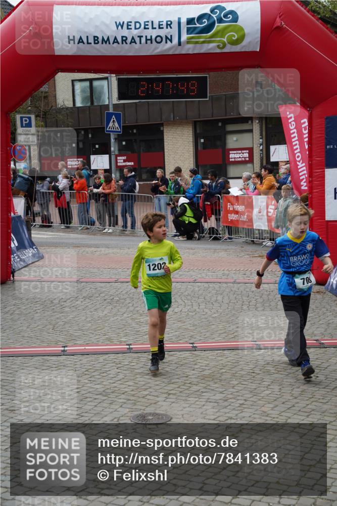 04.05.2025 - 8. Wedeler Halbmarathon Felixshl http://msf.ph/oto/7841383 04.05.2025 12:47:47 Ziel 622, 708, 942, 1202 meine-sportfotos.de