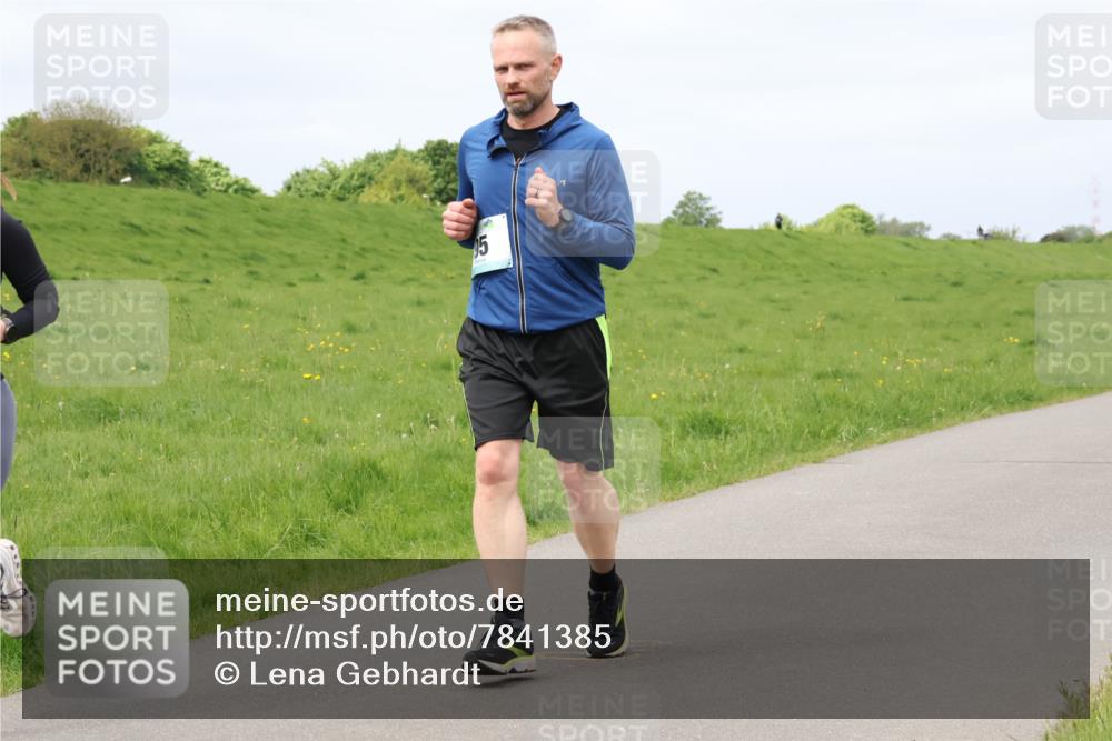 04.05.2025 - 8. Wedeler Halbmarathon Lena Gebhardt http://msf.ph/oto/7841385 04.05.2025 11:55:15 Laufen 5 meine-sportfotos.de