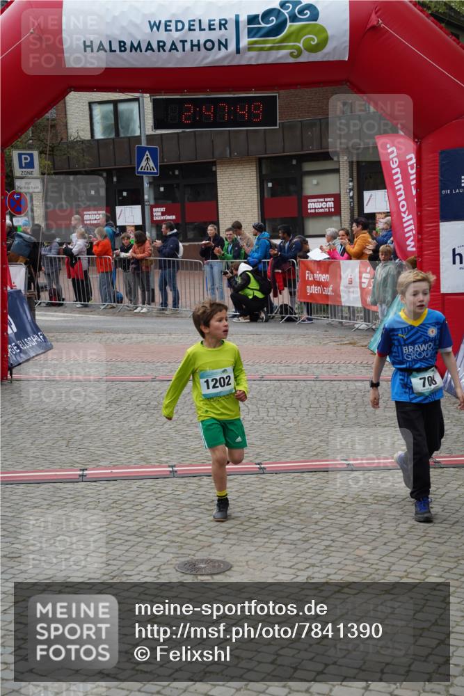 04.05.2025 - 8. Wedeler Halbmarathon Felixshl http://msf.ph/oto/7841390 04.05.2025 12:47:47 Ziel 622, 708, 942, 1202 meine-sportfotos.de