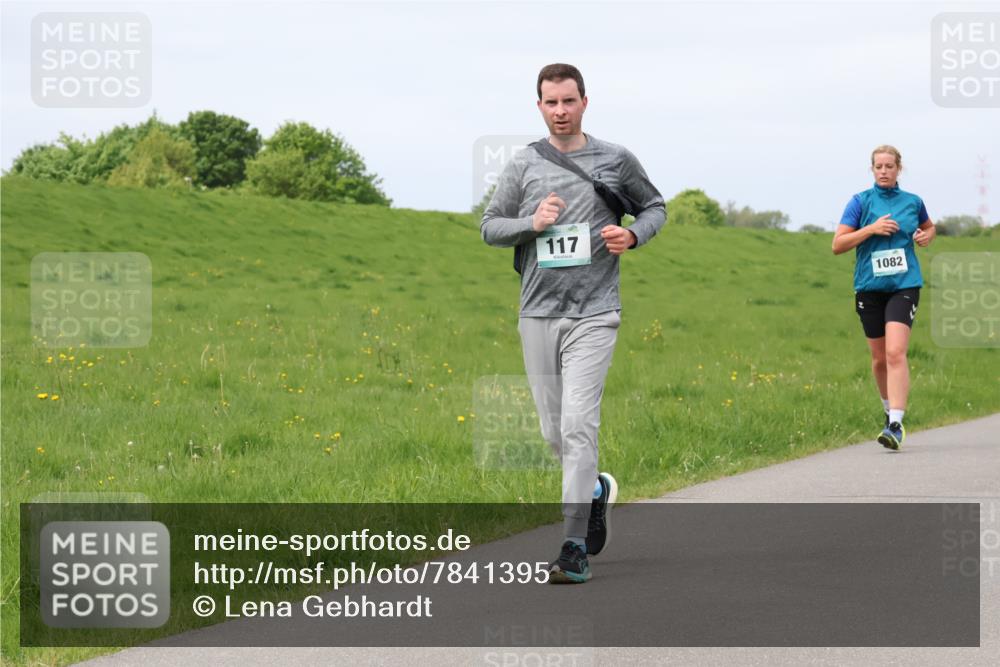 04.05.2025 - 8. Wedeler Halbmarathon Lena Gebhardt http://msf.ph/oto/7841395 04.05.2025 11:55:22 Laufen 117, 1082 meine-sportfotos.de