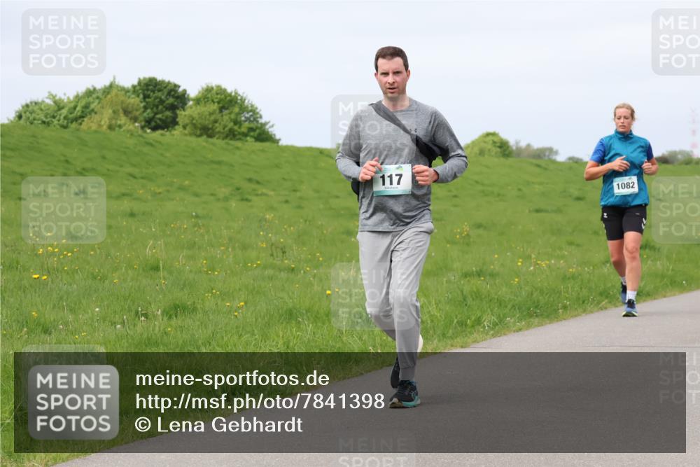 04.05.2025 - 8. Wedeler Halbmarathon Lena Gebhardt http://msf.ph/oto/7841398 04.05.2025 11:55:22 Laufen 117, 1082 meine-sportfotos.de