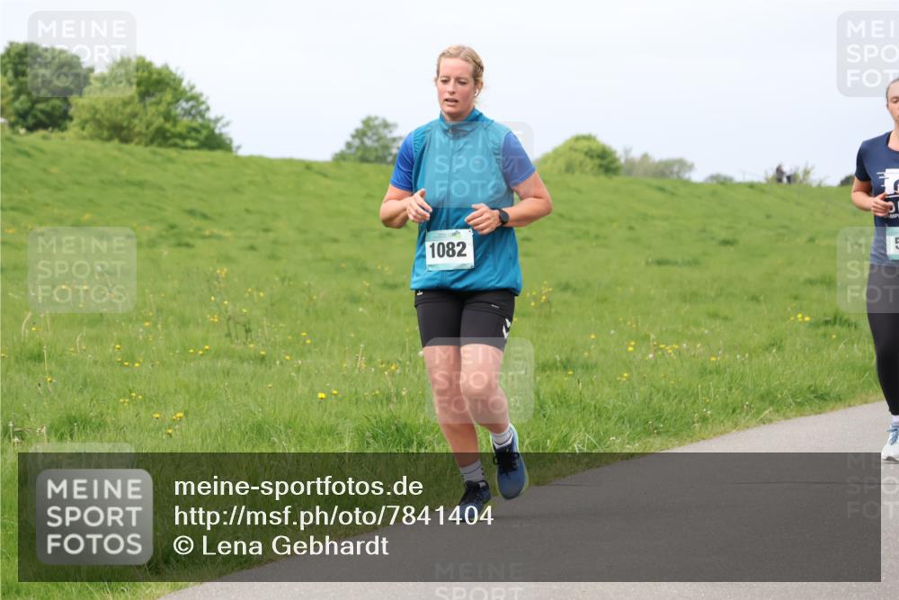 04.05.2025 - 8. Wedeler Halbmarathon Lena Gebhardt http://msf.ph/oto/7841404 04.05.2025 11:55:24 Laufen 1082 meine-sportfotos.de