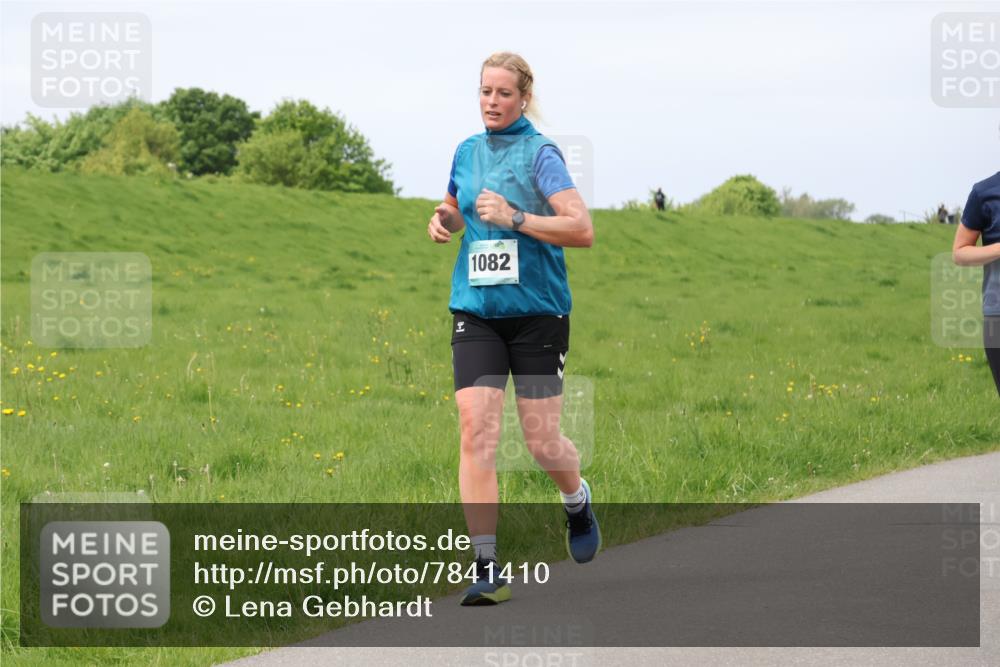 04.05.2025 - 8. Wedeler Halbmarathon Lena Gebhardt http://msf.ph/oto/7841410 04.05.2025 11:55:25 Laufen 1082 meine-sportfotos.de