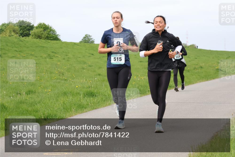 04.05.2025 - 8. Wedeler Halbmarathon Lena Gebhardt http://msf.ph/oto/7841422 04.05.2025 11:55:27 Laufen 515, 553 meine-sportfotos.de
